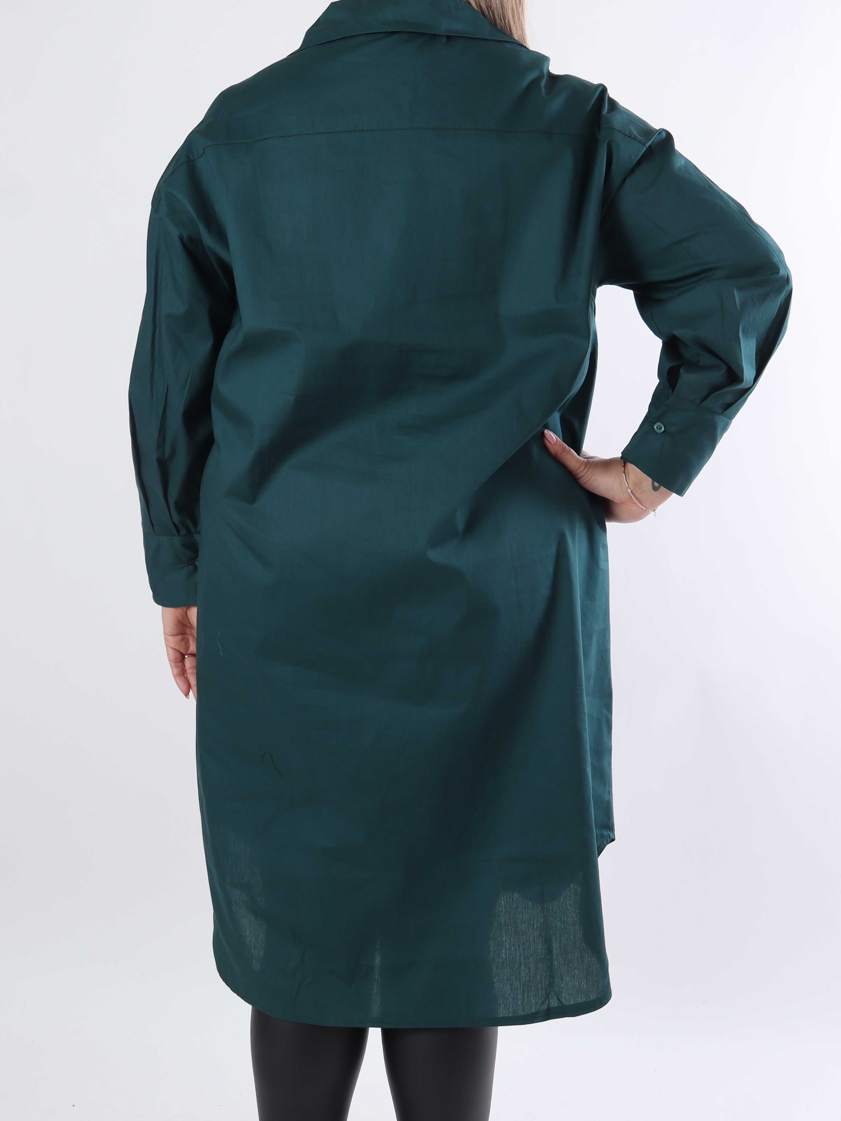 Ceylan - Lång skjortklänning i enfärgad bomull i plusstorlek